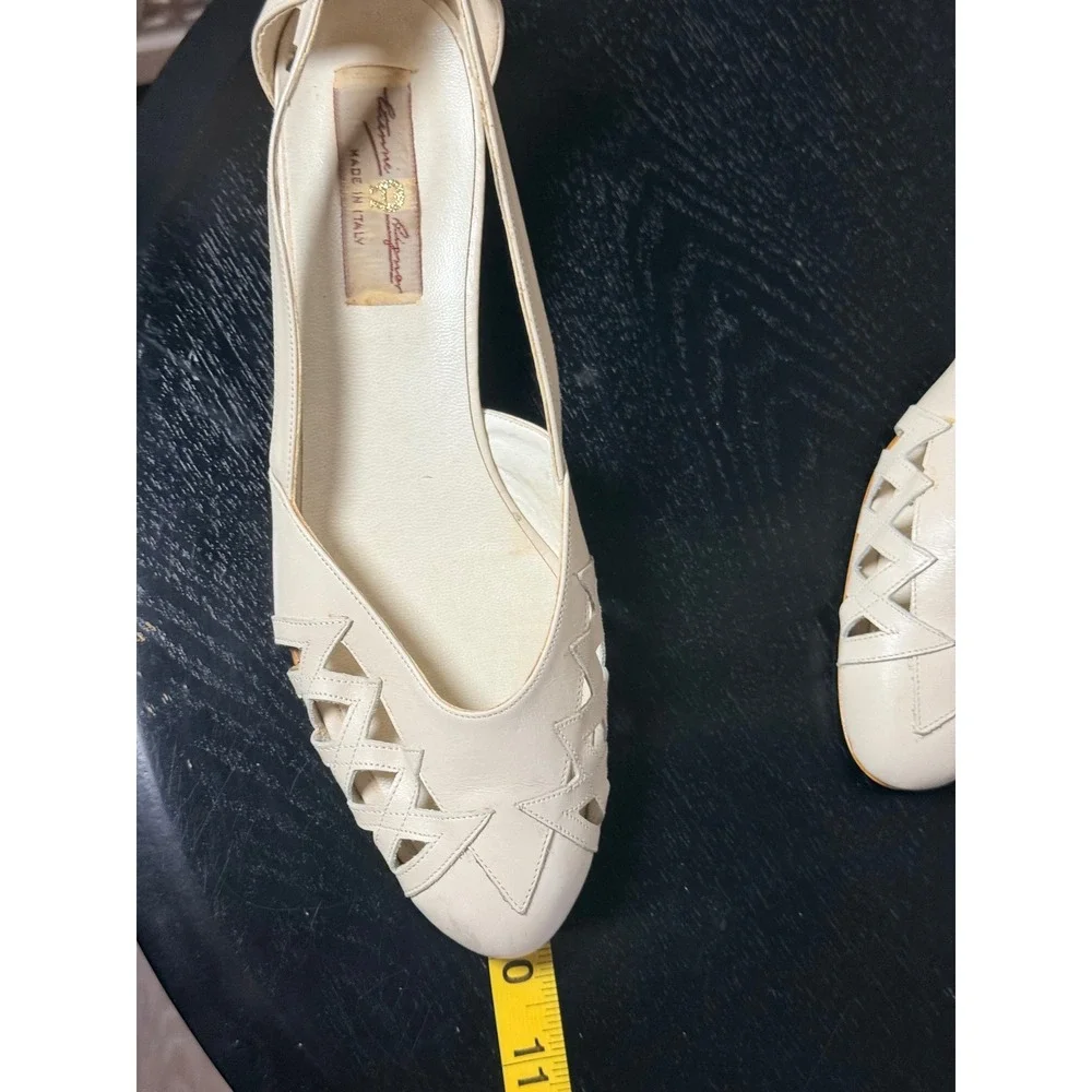 Etienne Aigner Cream Leather Cut Out Pointy Toe Kitten Heels Made in Italy 8.5/9